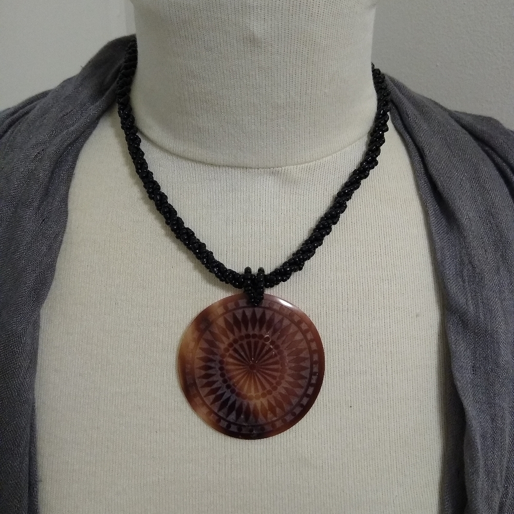 Pen shell necklace